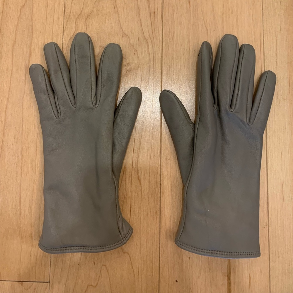 Pair of genuine leather grey gloves